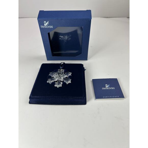 Swarovski 2004 Annual Snowflake Crystal Ornament with Box & Certificate - Picture 1 of 4